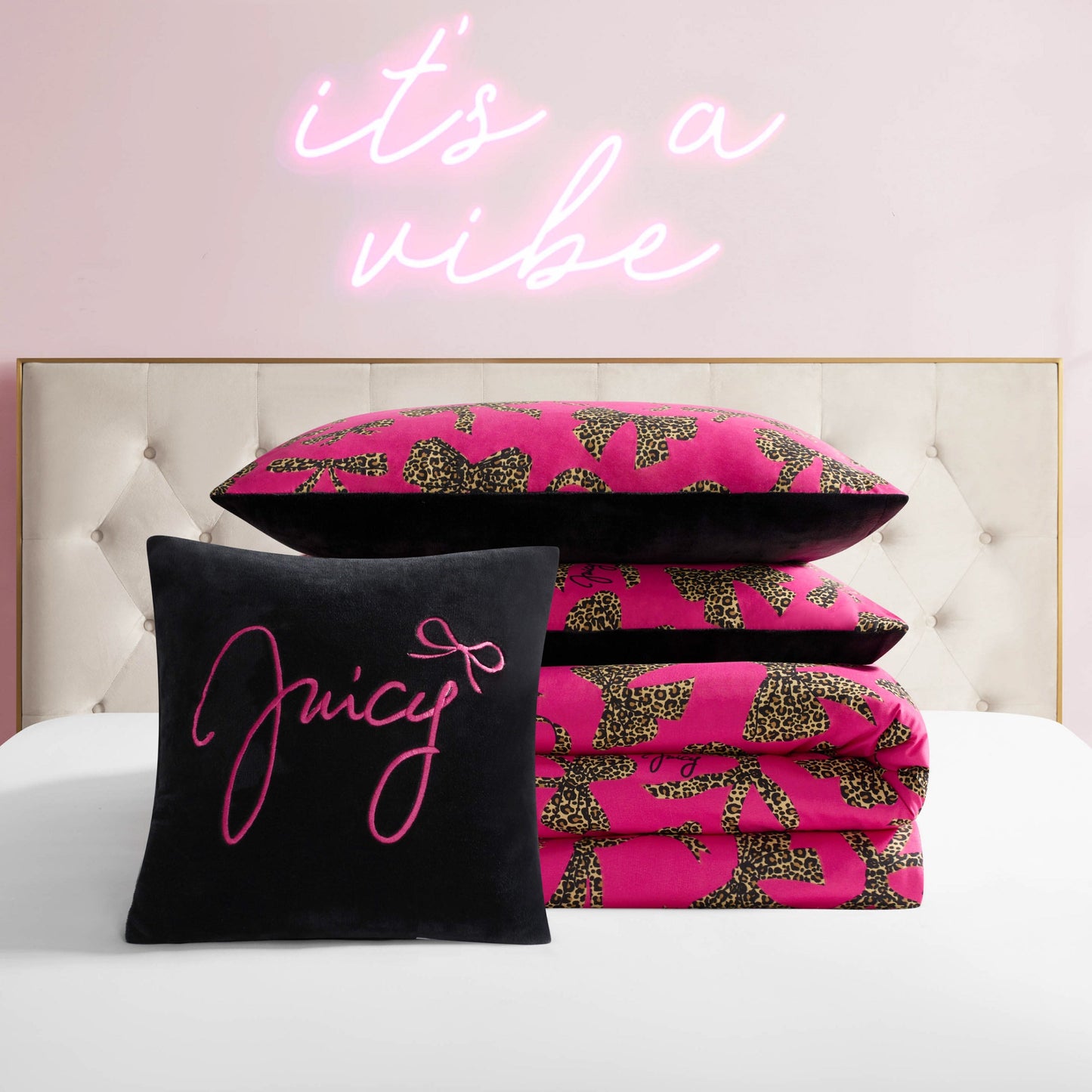 Solid Plush Reversible Cheetah Bows Comforter Set - Black/Cheetah Bows - Juicy Couture