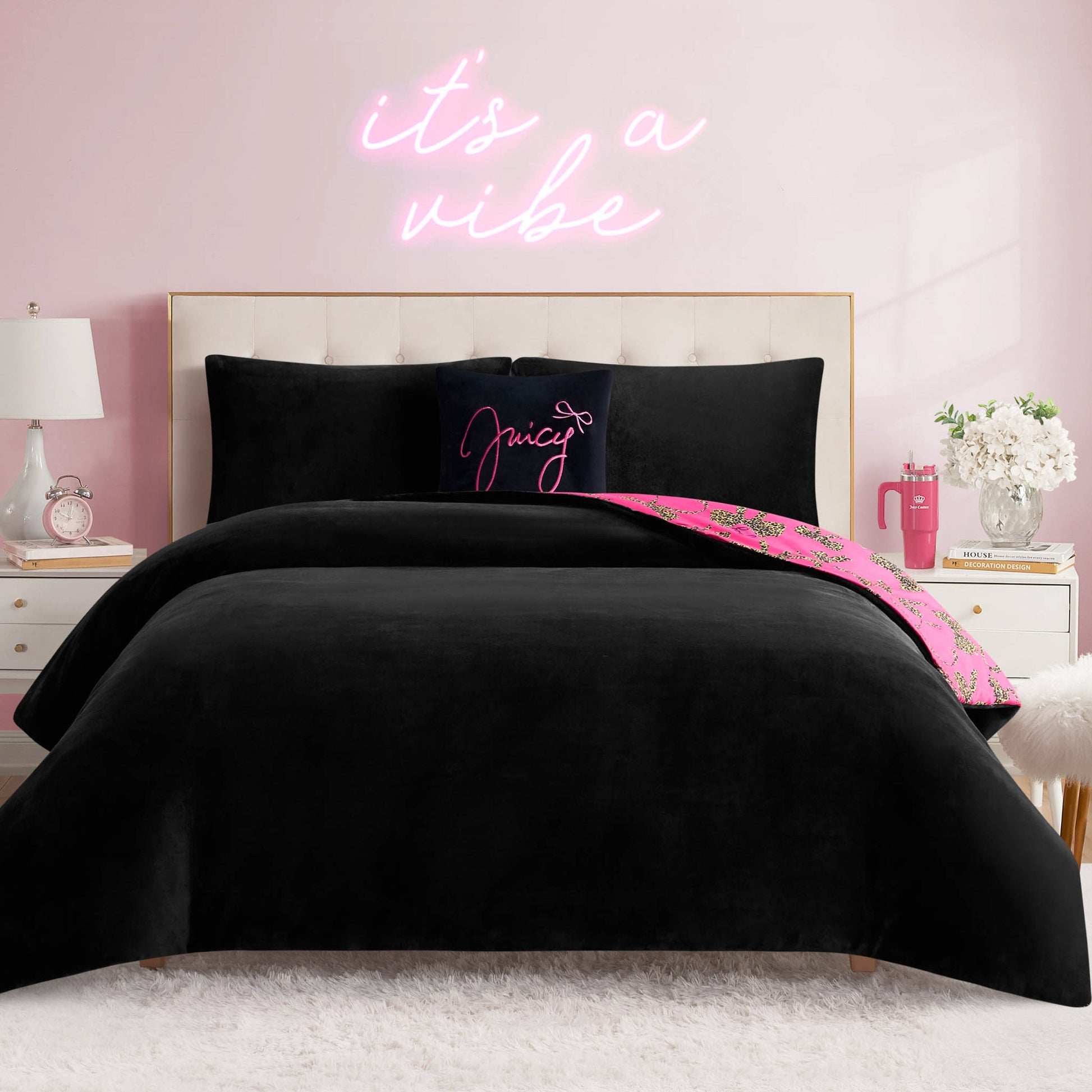 Solid Plush Reversible Cheetah Bows Comforter Set - Black/Cheetah Bows - Juicy Couture
