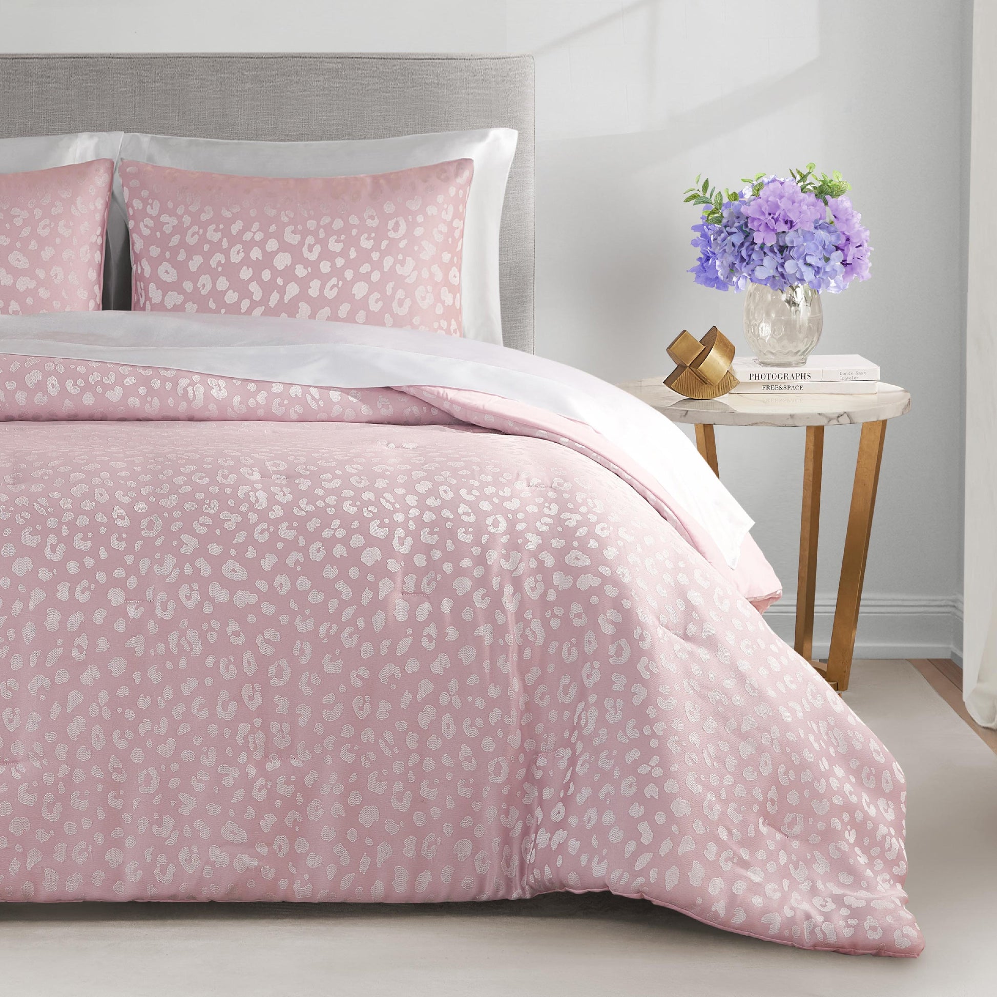 Sparkle Cheetah Jaquard Comforter Set - Pink/White Cheetah - Juicy Couture