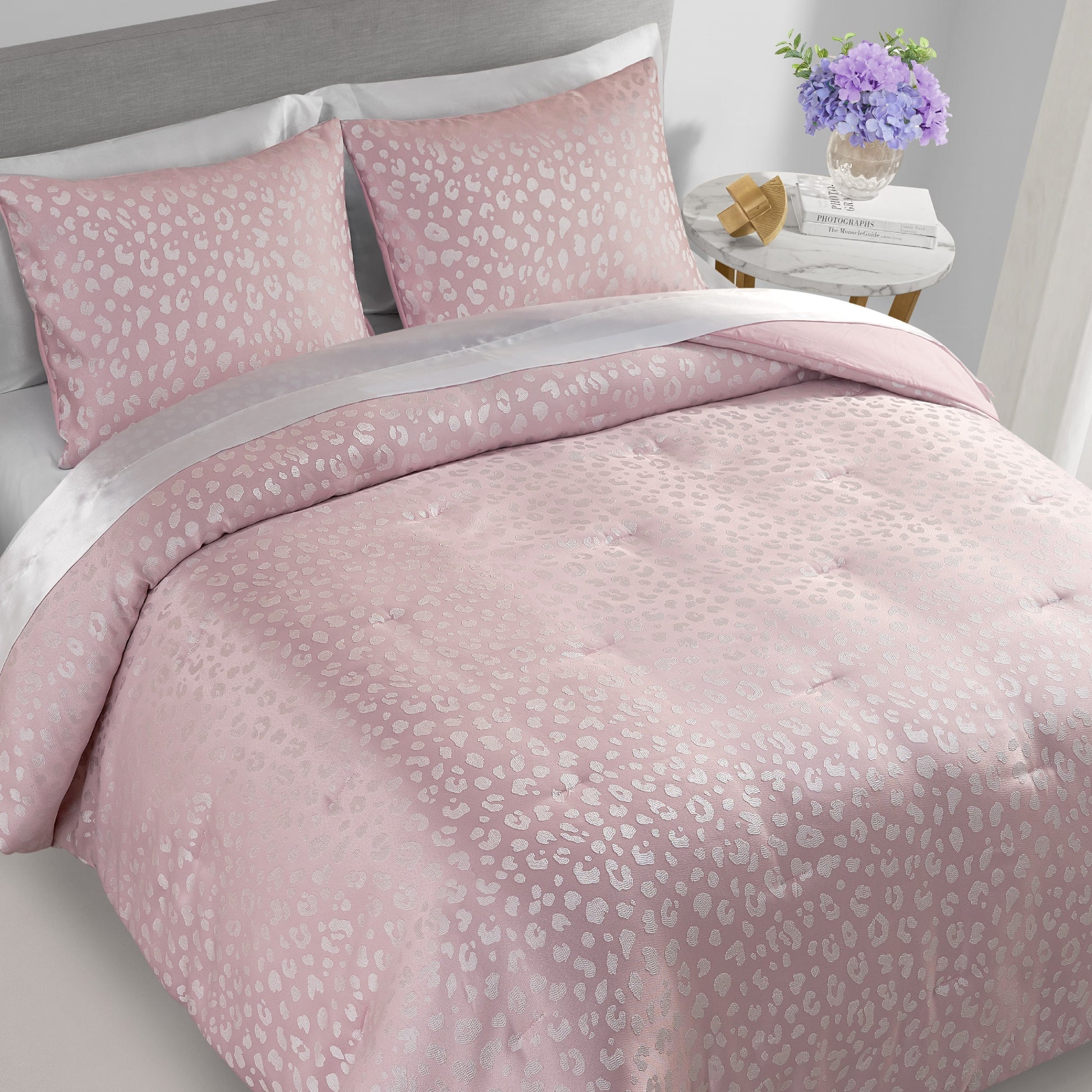 Sparkle Cheetah Jaquard Comforter Set - Pink/White Cheetah - Juicy Couture