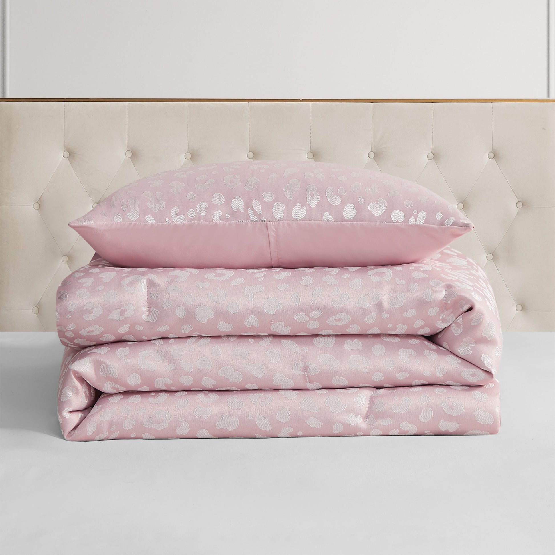 Sparkle Cheetah Jaquard Comforter Set - Pink/White Cheetah - Juicy Couture