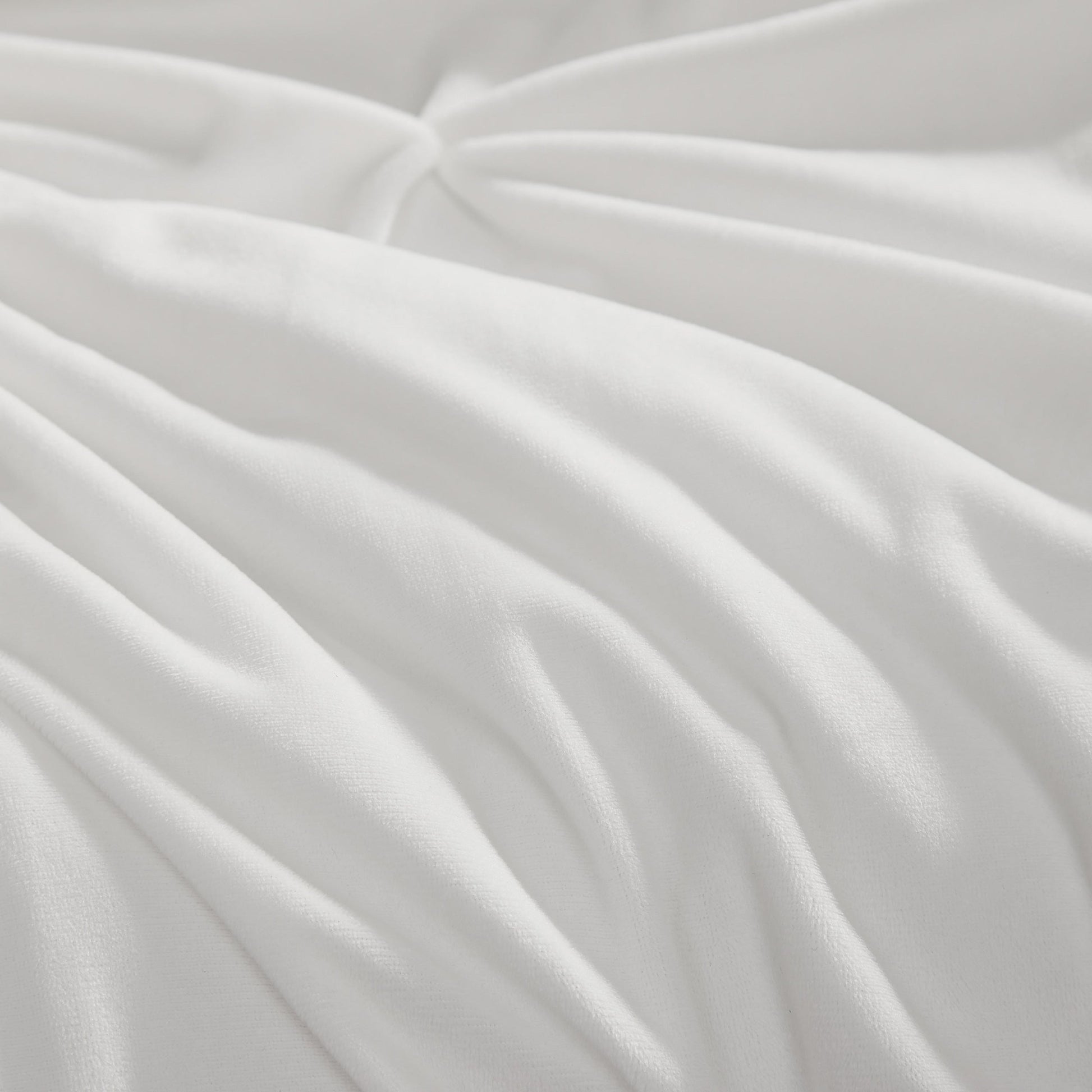 Kiss Pleat Micromink Comforter Set - White - Juicy Couture