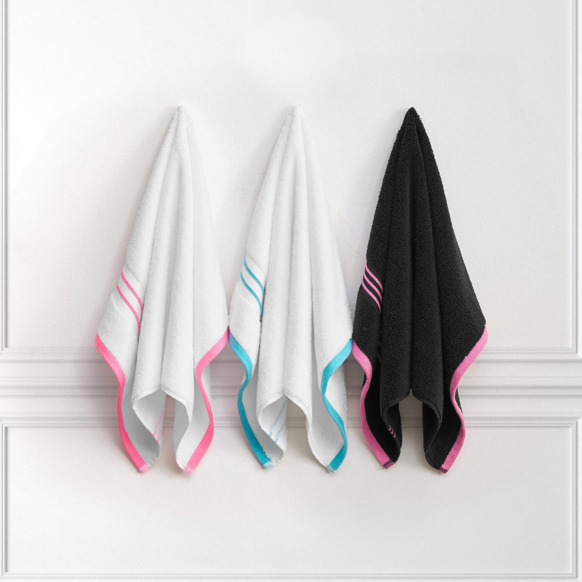 Neon Border Bath Towel Set - White/Hot Pink - Juicy Couture
