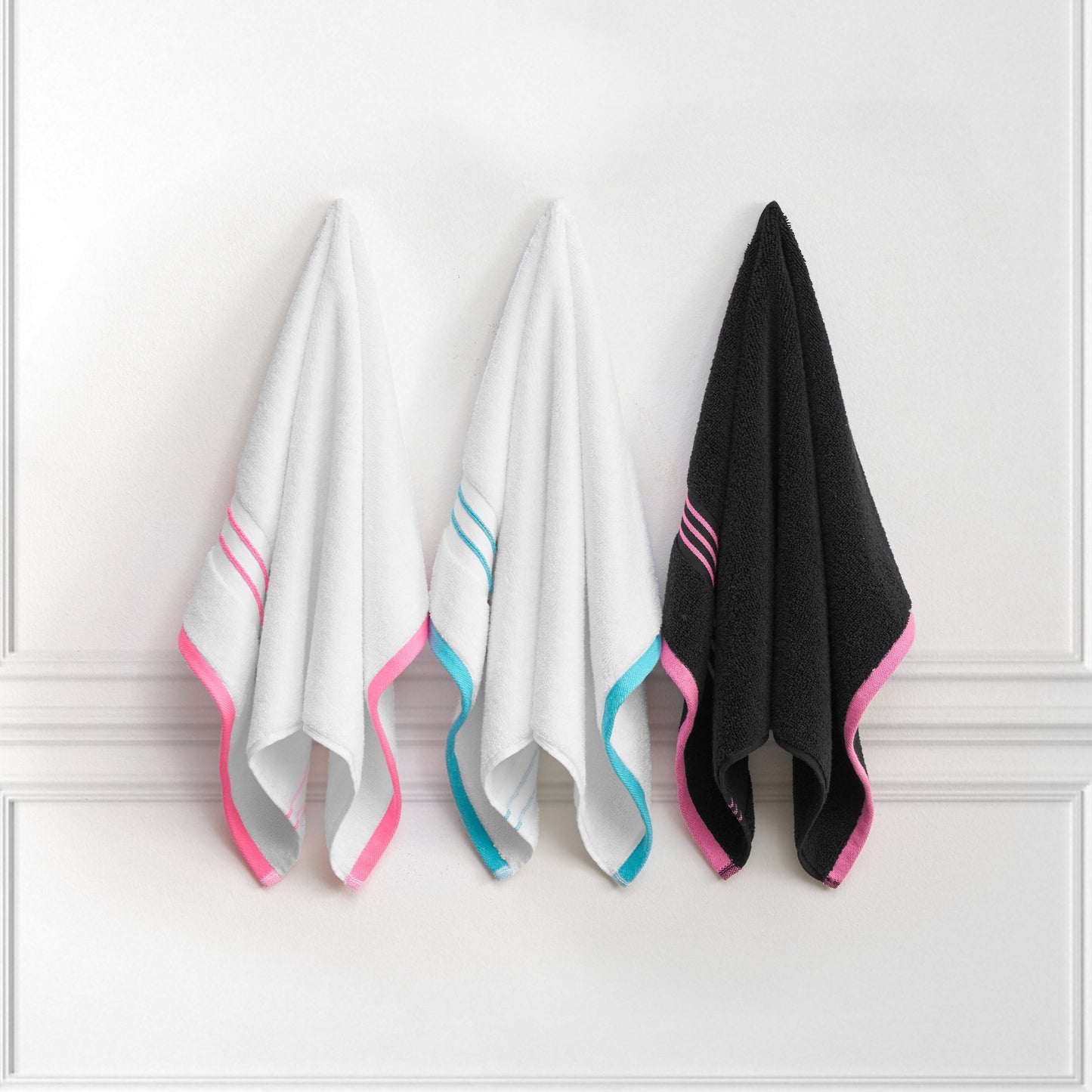 Neon Border Bath Towel Set - Black/Hot Pink - Juicy Couture